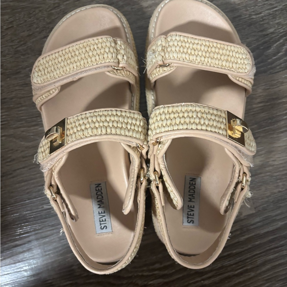 Steve Madden Beige and Gold Sandals